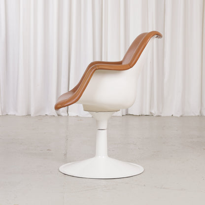 Yrjö Kukkapuro Junior chair in cognac leather – original product photograph