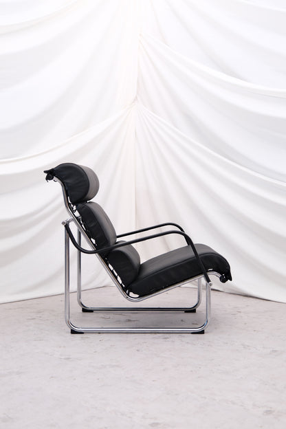 Yrjö Kukkapuro Remmi Armchair & Ottoman - Pino Interiors