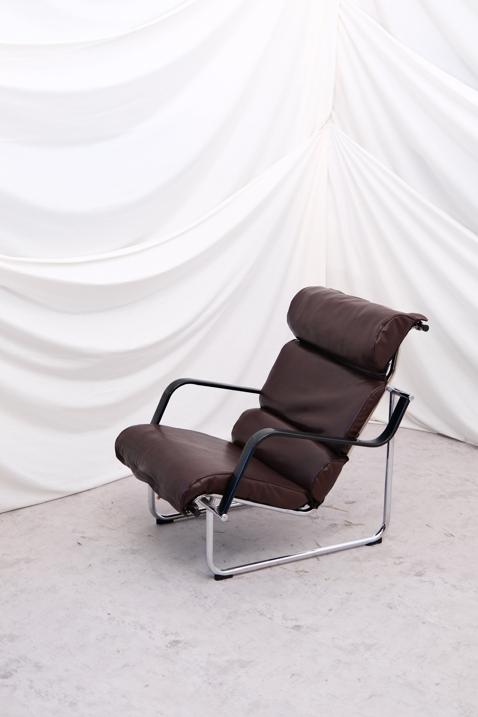 Yrjö Kukkapuro Remmi armchair, dark brown leather - Pino Interiors