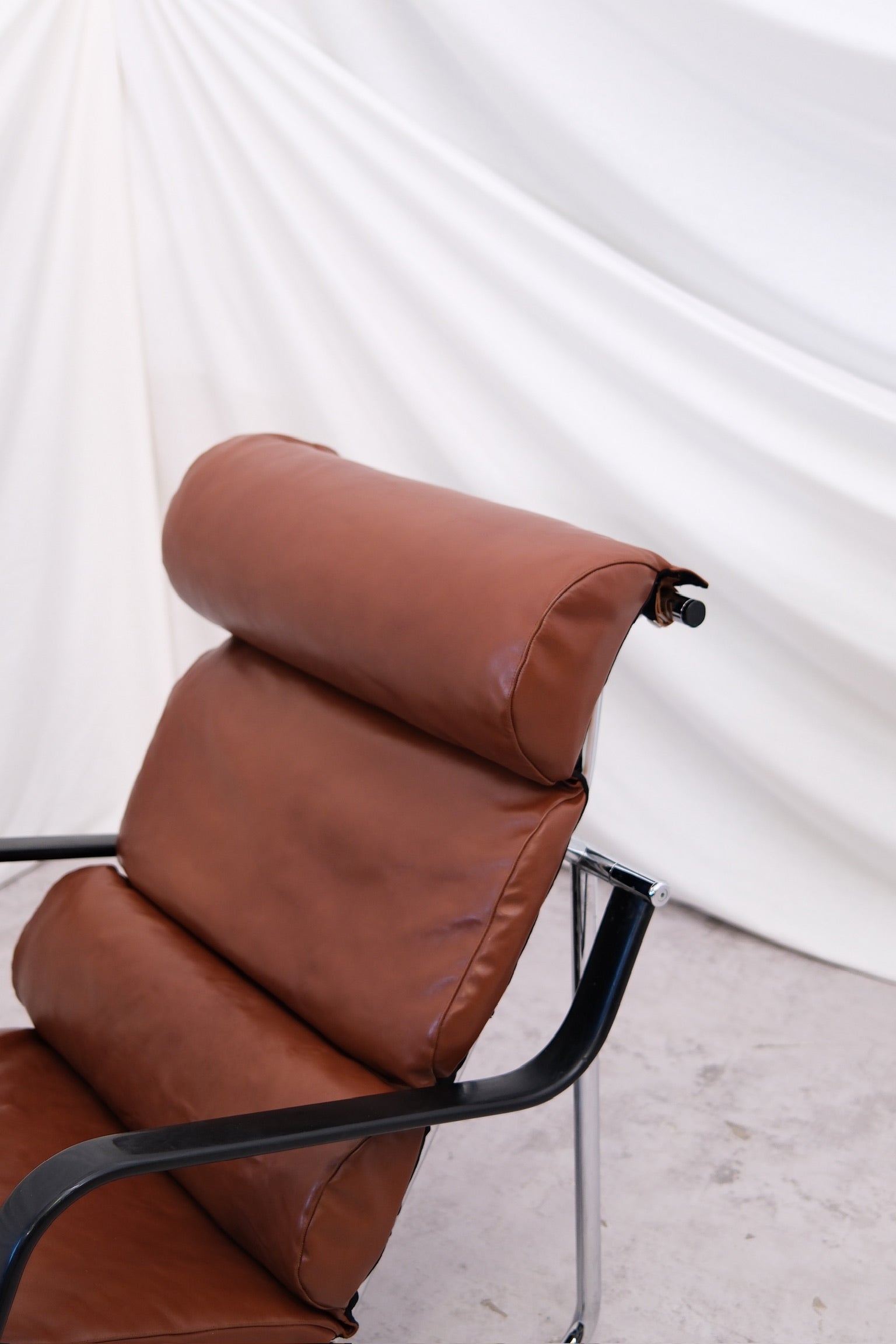 Yrjö Kukkapuro Remmi armchair, cognac leather - Pino Interiors