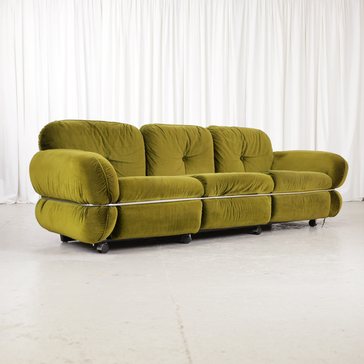 Isku Hannibal three-seater sofa in original green velvet, three-quarter front view