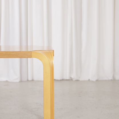 Artek Alvar Aalto X800C fan-leg coffee table, fan leg profile detail
