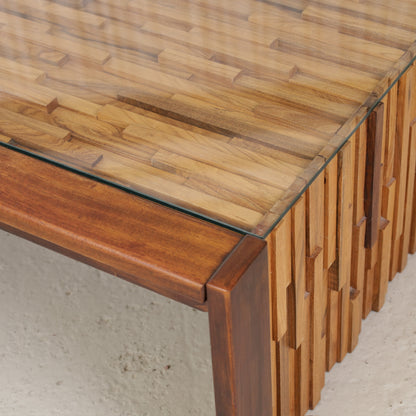 Glass top and wooden frame corner