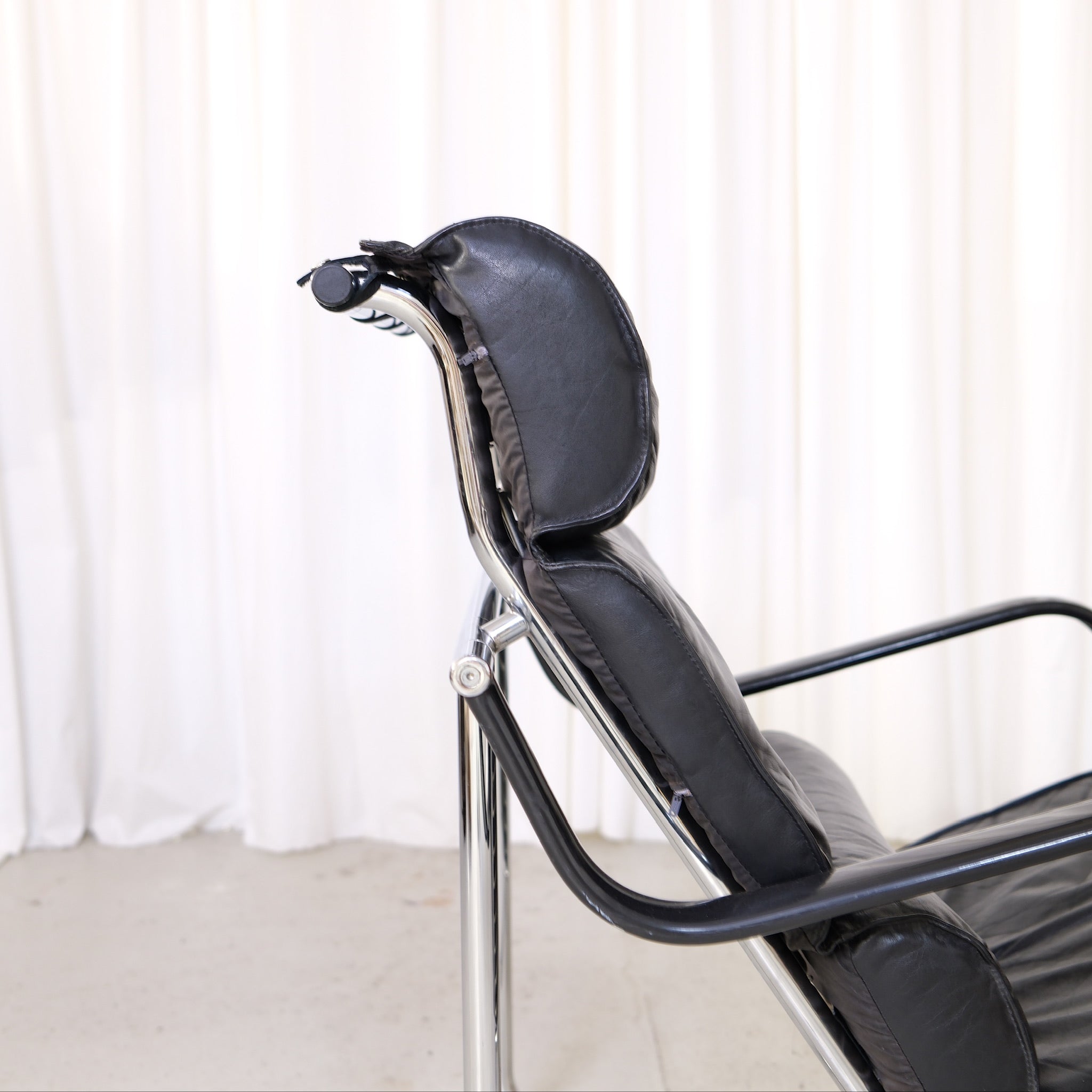Yrjö Kukkapuro Remmi Lounge Chair in Black Leather – Pino Interiors