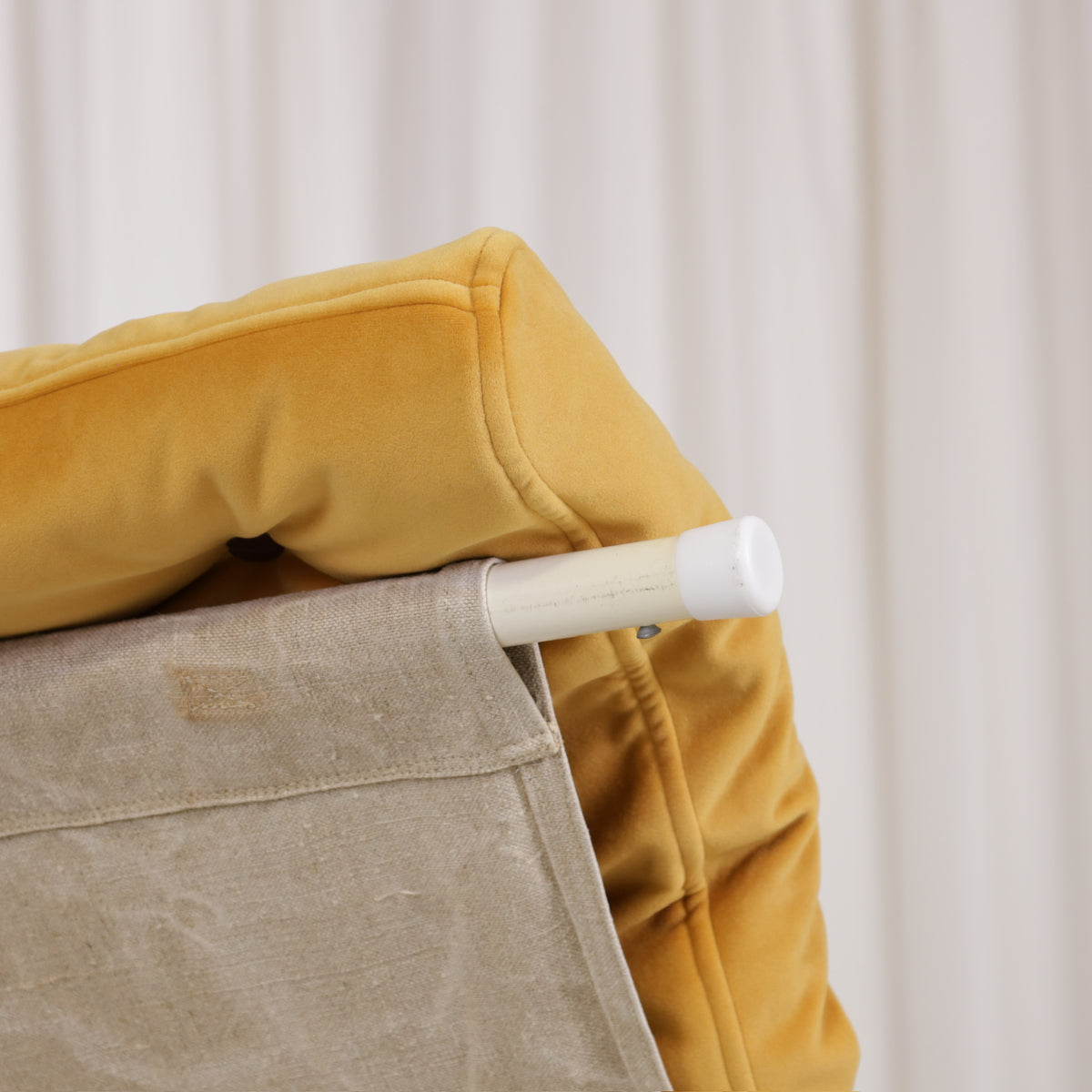 Dux Formula lounge chair with yellow velvet and cream-white frame – original product photograph