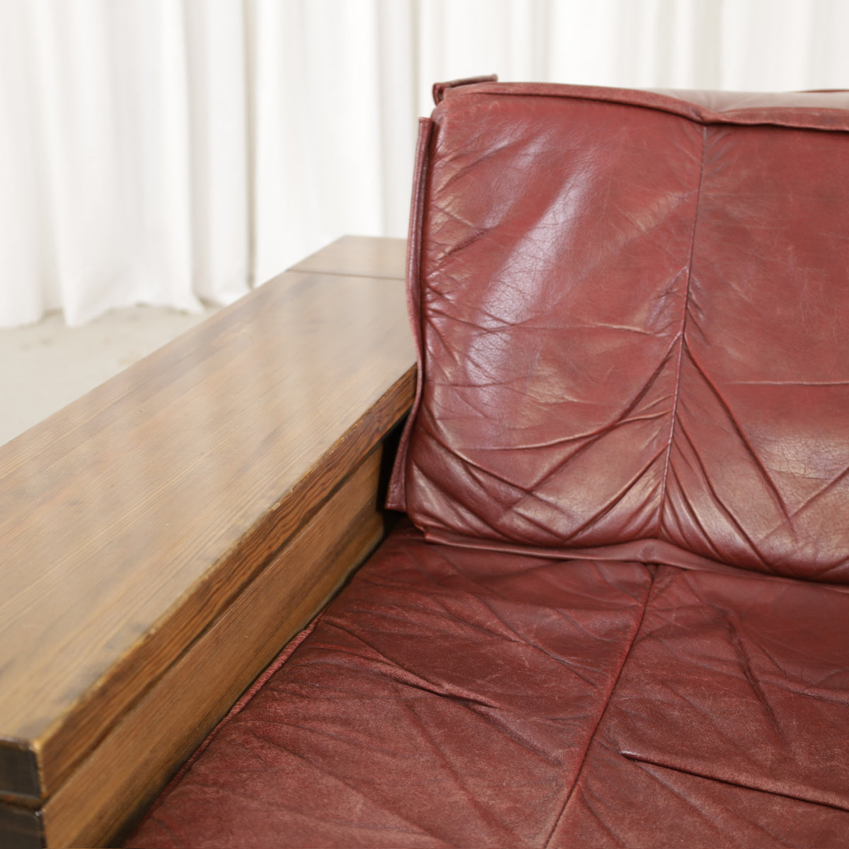 Mattias Ingman Pinus armchair in reddish-brown leather and pine, original photograph 2716
