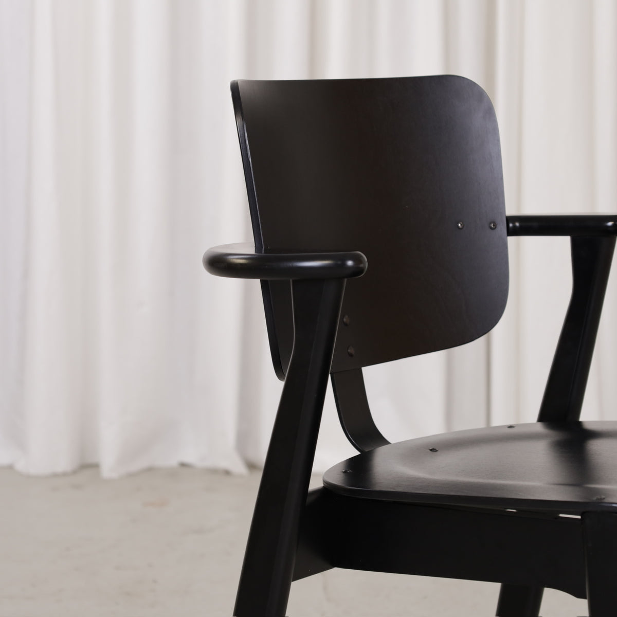 Black Artek Domus chair by Ilmari Tapiovaara, view 2721