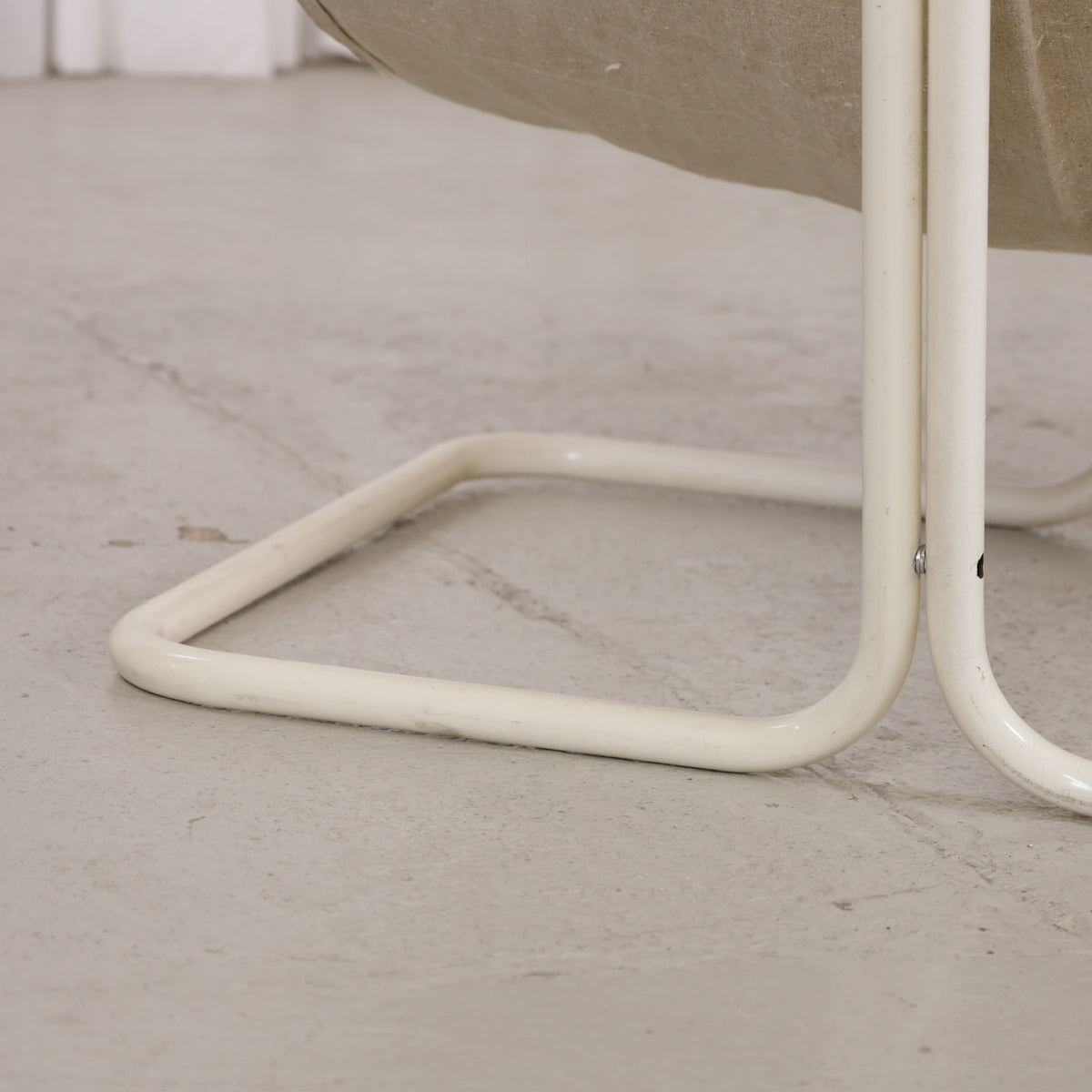 Dux Formula lounge chair with yellow velvet and cream-white frame – original product photograph