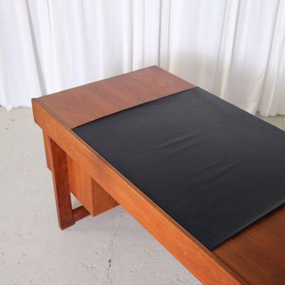 Olavi Hänninen Paletti Desk for HMN Huonekalu Mikko Nupponen