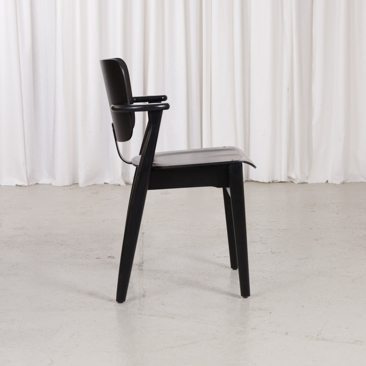 Black Artek Domus chair by Ilmari Tapiovaara, view 2754