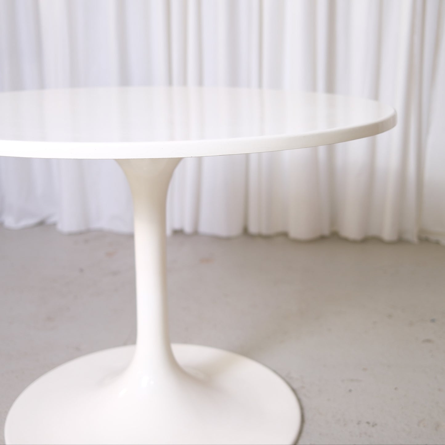 Asko Amigo Round Dining Table