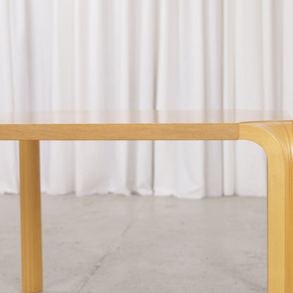 Artek Alvar Aalto X800C fan-leg coffee table, table edge detail
