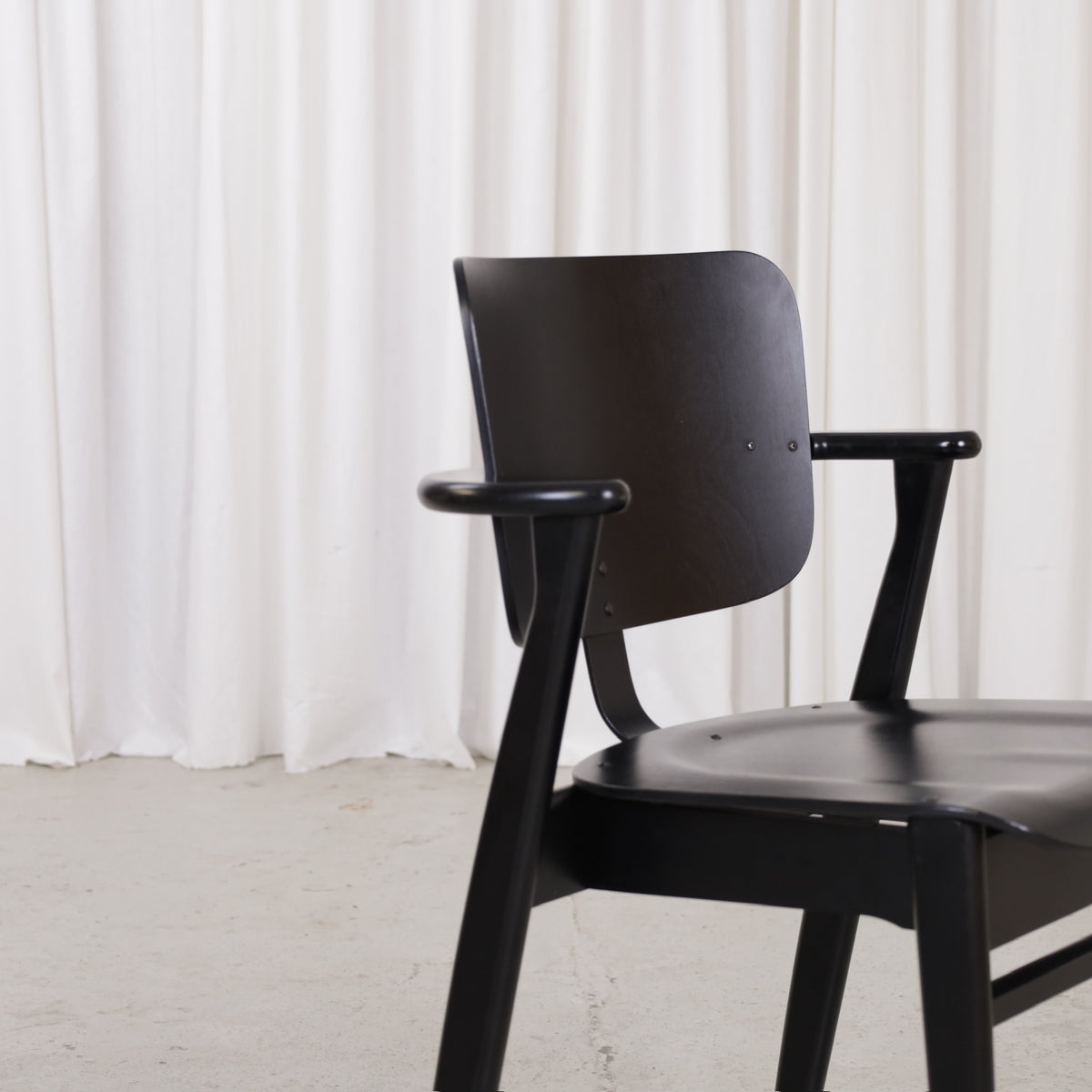Black Artek Domus chair by Ilmari Tapiovaara, view 2809
