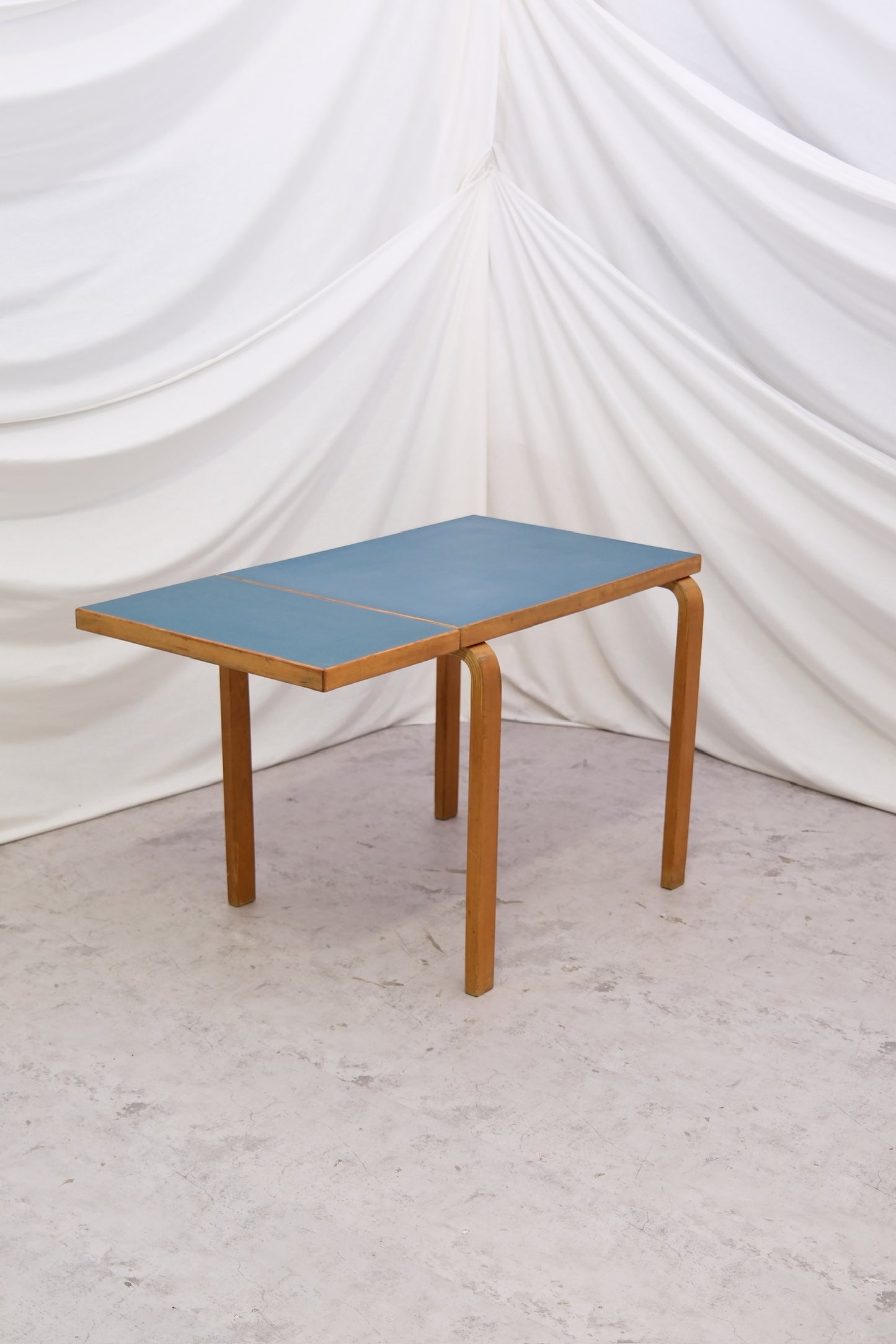 Artek DL82 Drop-Leaf Table OY HUONEKALU- JA RAKENNUSTYTEHDAS AB, 1940/1950S