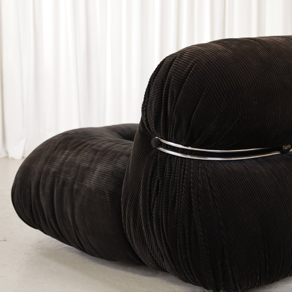 Cassina Soriana sofa in black corduroy – side upholstery detail