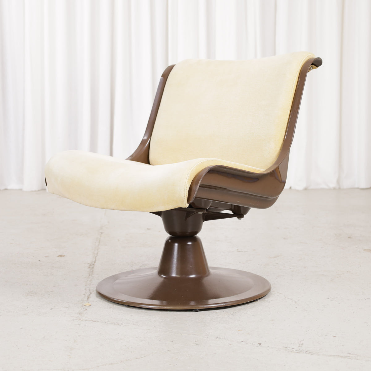 Yrjö Kukkapuro 3814-1KF chair, brown shell and pale yellow upholstery – three-quarter front view