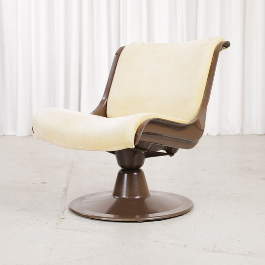 Yrjö Kukkapuro 3814-1KF chair, brown shell and pale yellow upholstery – three-quarter front view