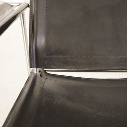 Yrjö Kukkapuro Casino lounge chair in black leather – seat and backrest junction