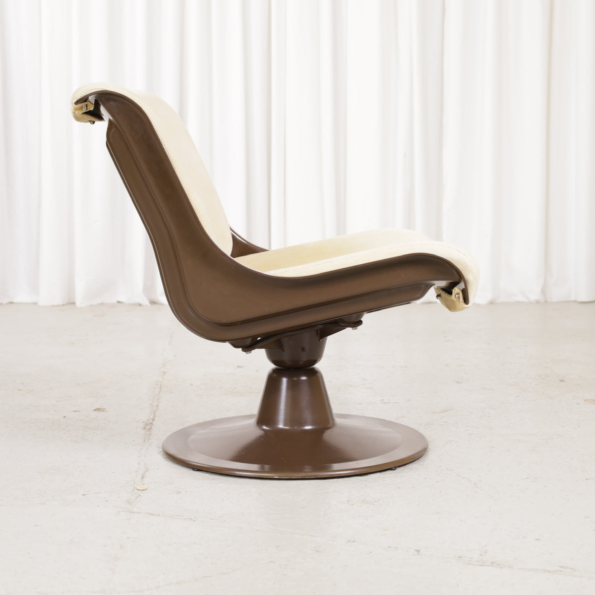 Yrjö Kukkapuro 3814-1KF chair, brown shell and pale yellow upholstery – opposite side view