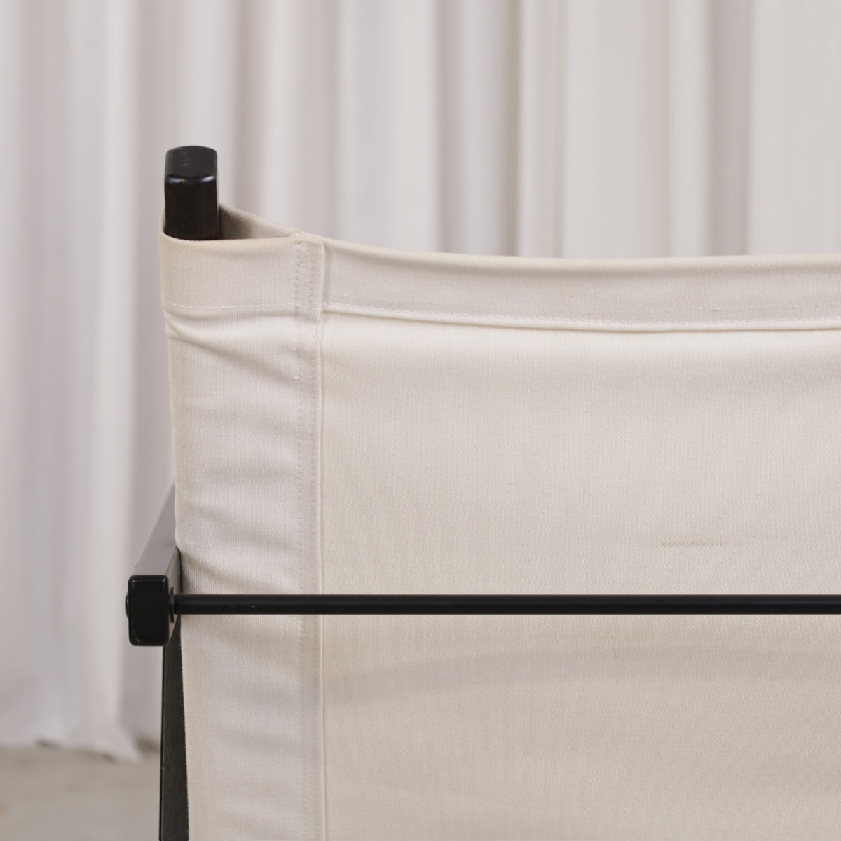 Yrjö Kukkapuro Pressu 2 chair – Rear fabric seam detail
