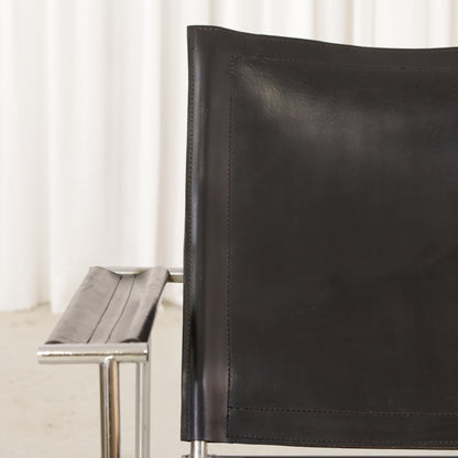 Yrjö Kukkapuro Casino lounge chair in black leather – leather backrest detail