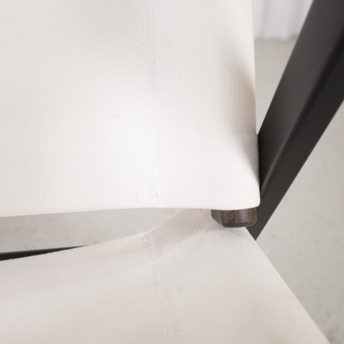 Yrjö Kukkapuro Pressu 2 chair – Fabric stitching detail