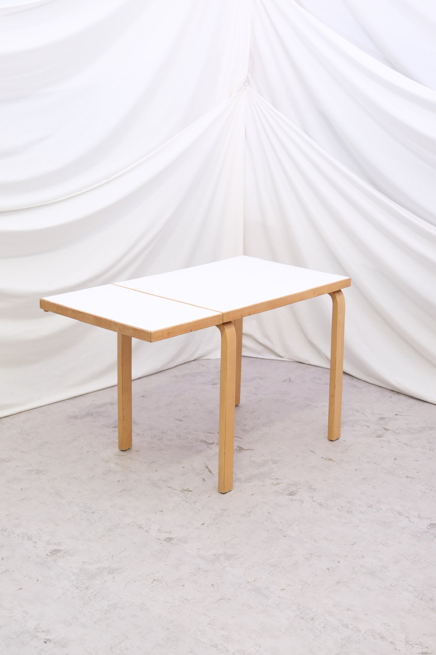 Artek DL82 ドロップリーフ テーブル OY HUONEKALU- JA RKENNUSTYTEHDAS AB、1950/1960 年代