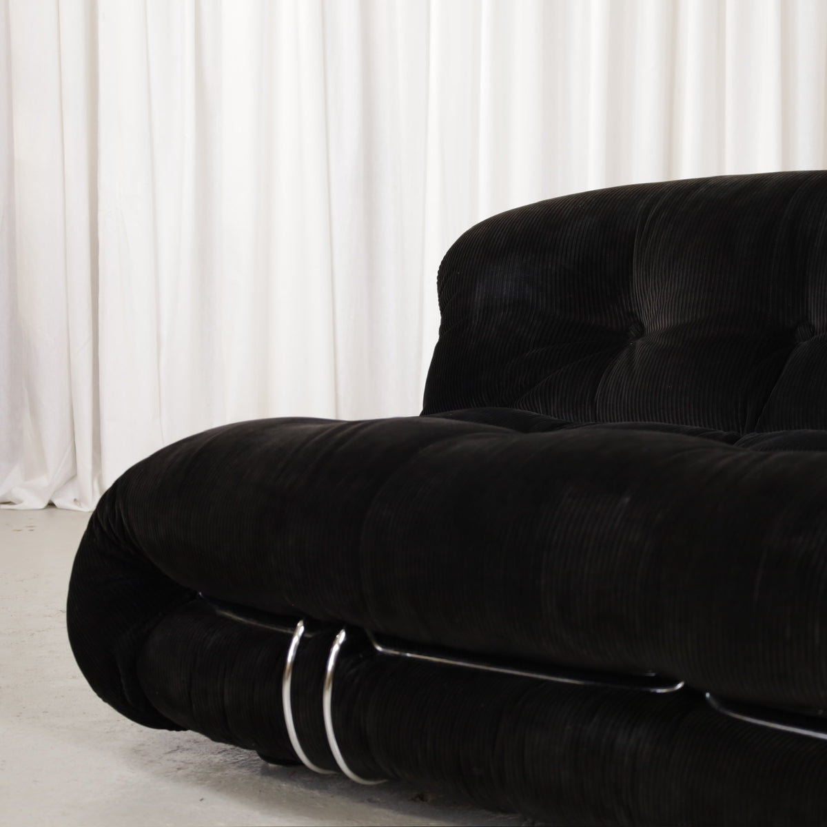 Cassina Soriana sofa in black corduroy – seat and frame detail