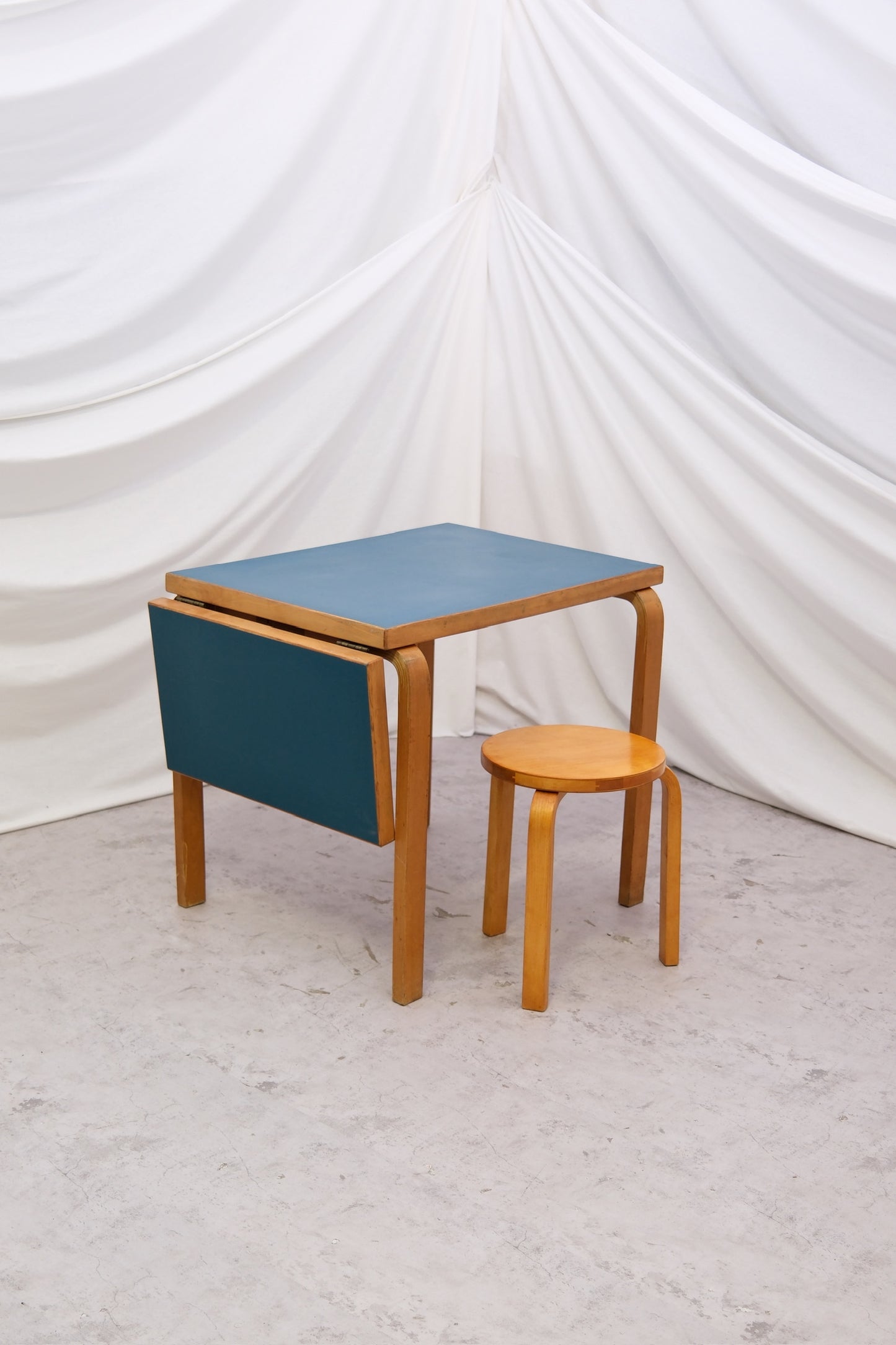 Artek DL82 Drop-Leaf Table OY HUONEKALU- JA RAKENNUSTYTEHDAS AB, 1940/1950S