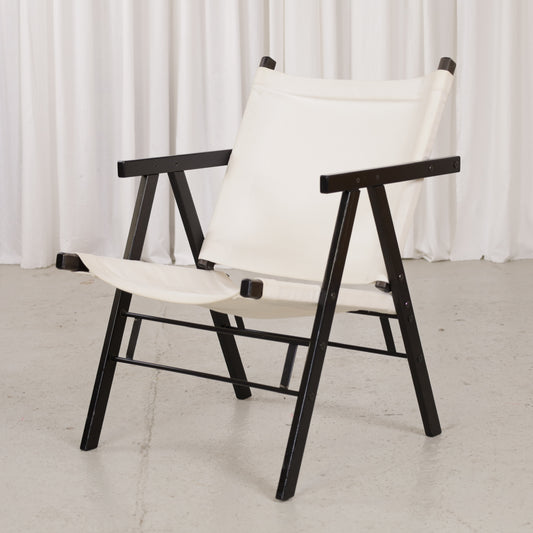 Yrjö Kukkapuro Pressu 2 chair – Opposite front angled view