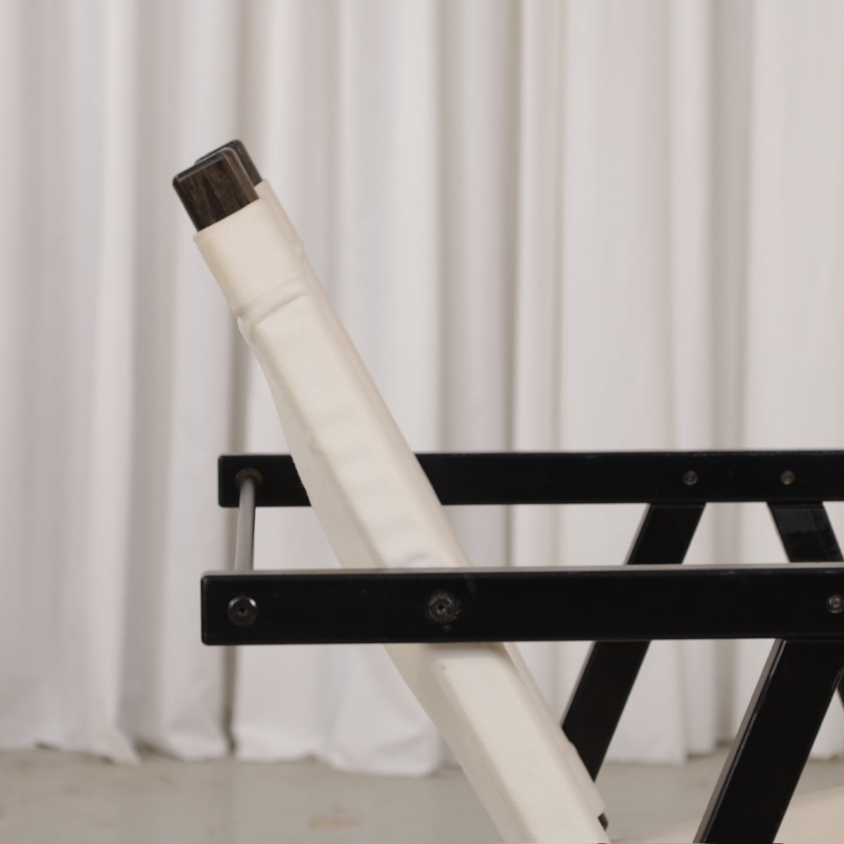Yrjö Kukkapuro Pressu 2 chair – Armrest and backrest detail