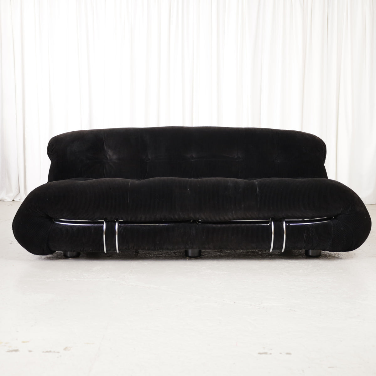 Cassina Soriana sofa in black corduroy – front view