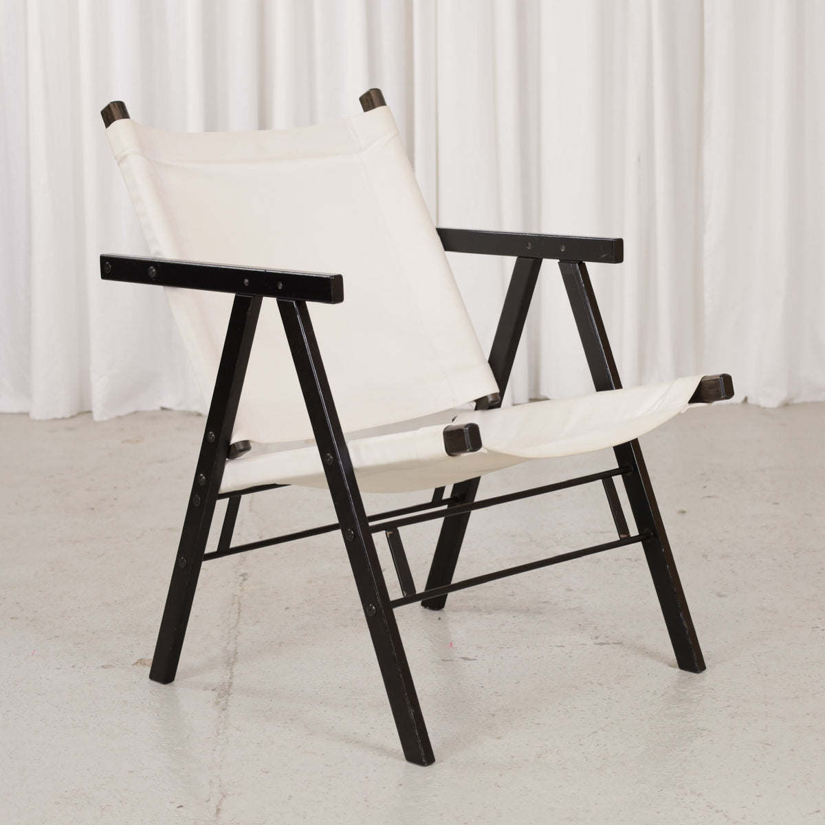 Yrjö Kukkapuro Pressu 2 chair – Front angled view