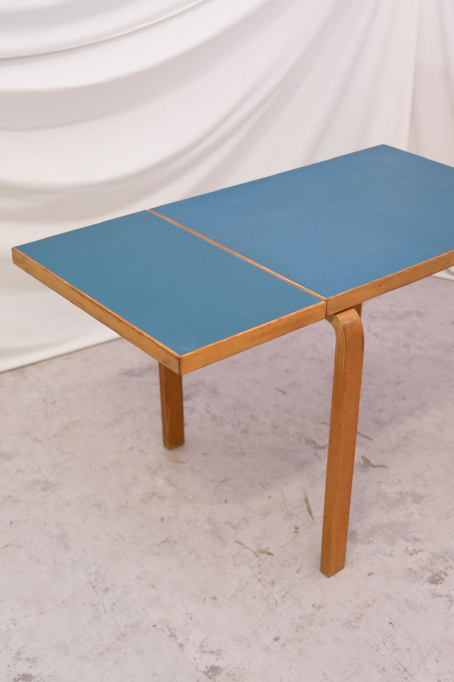 Artek DL82 Drop-Leaf Table OY HUONEKALU- JA RAKENNUSTYTEHDAS AB, 1940/1950S