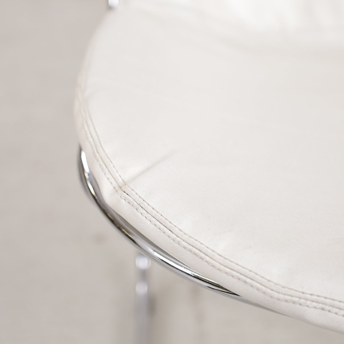Gastone Rinaldi – White leather seat edge detail