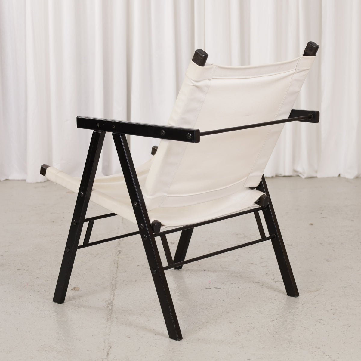 Yrjö Kukkapuro Pressu 2 chair – Rear angled view