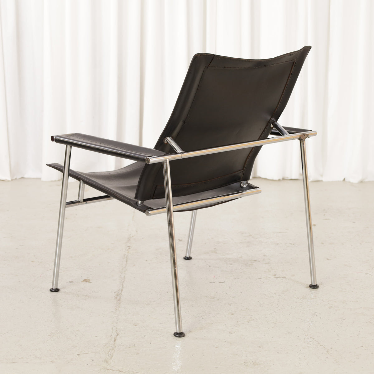 Yrjö Kukkapuro Casino lounge chair in black leather – three-quarter rear view