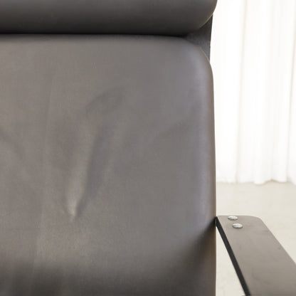 Yrjö Kukkapuro Avarte Fysio chair with disc base – Loose leather on backrest