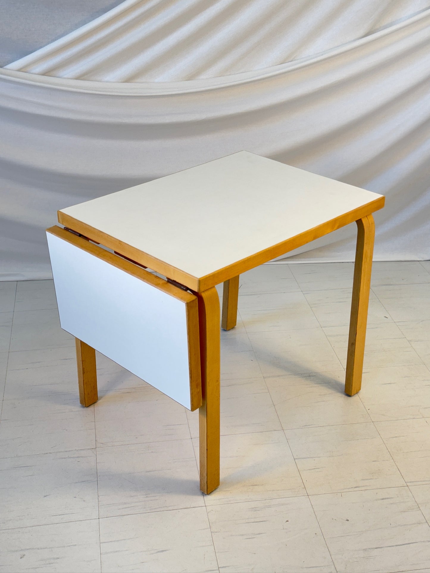 Artek DL82 드롭리프 테이블 OY HUONEKALU- JA RAKENNUSTYTEHDAS AB, 1950/1960S
