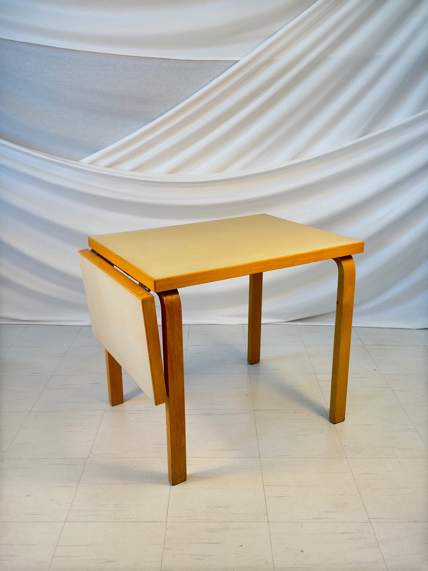 Artek DL82 드롭리프 테이블 OY HUONEKALU- JA RAKENNUSTYTEHDAS AB, 1950/1960S
