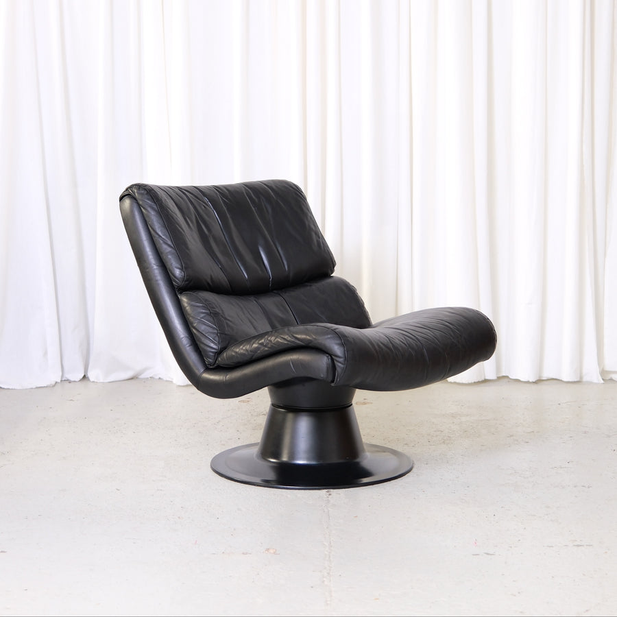 Yrjö Kukkapuro Saturnus Lounge Chair Black Leather