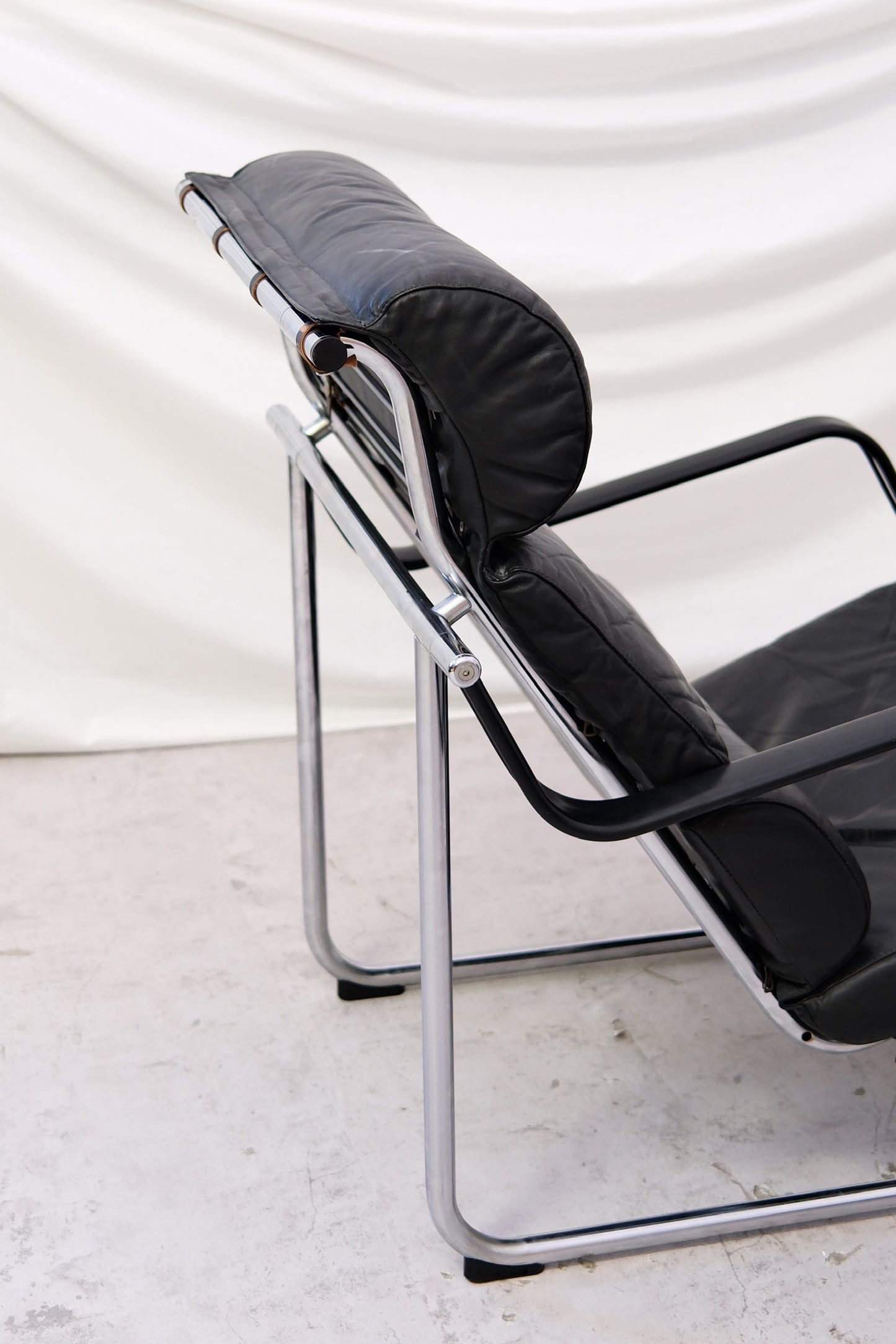 Yrjö Kukkapuro Remmi armchairs in Black Leather - Haimi 1970s
