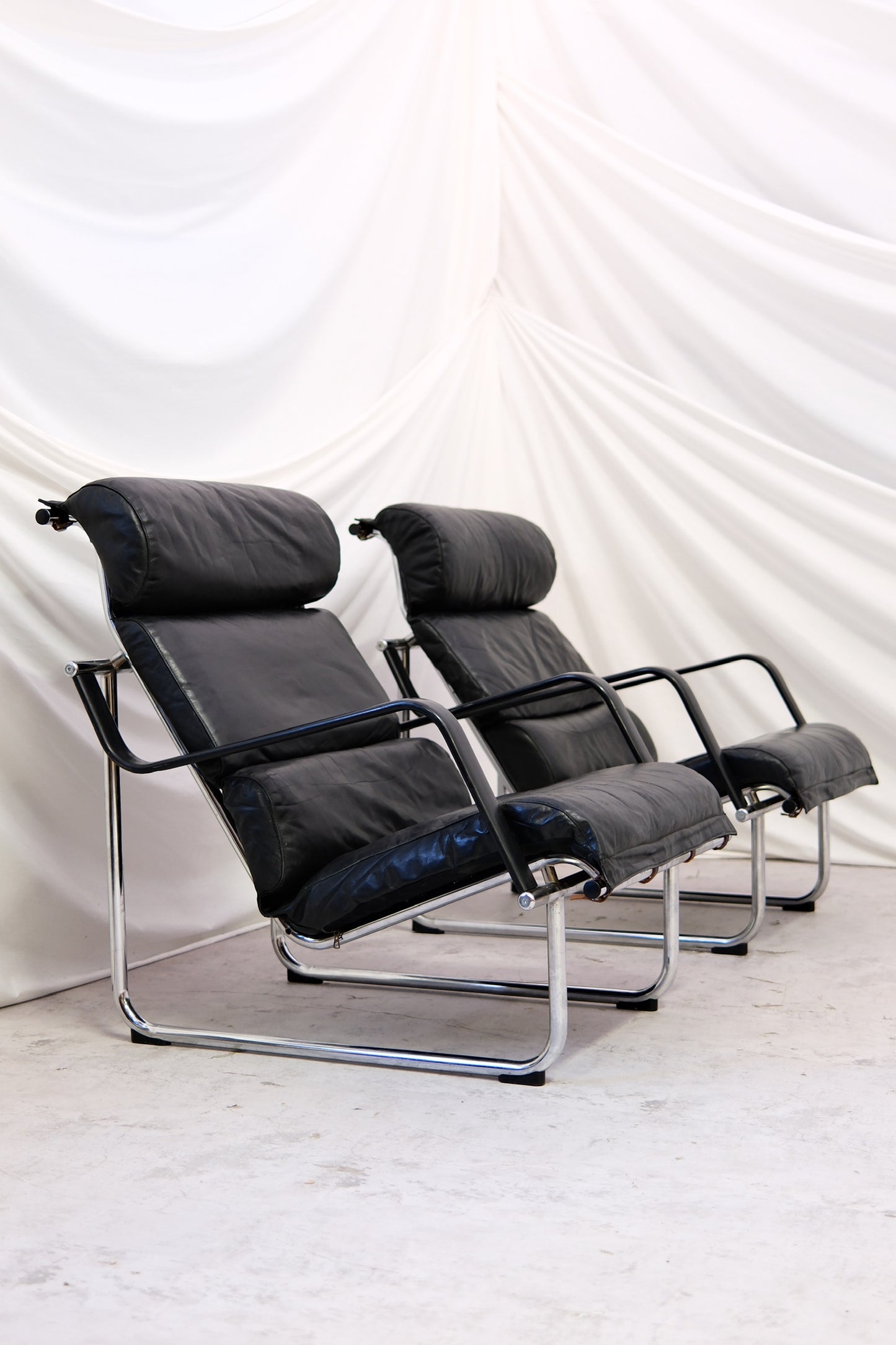 Yrjö Kukkapuro Remmi armchairs in Black Leather - Haimi 1970s