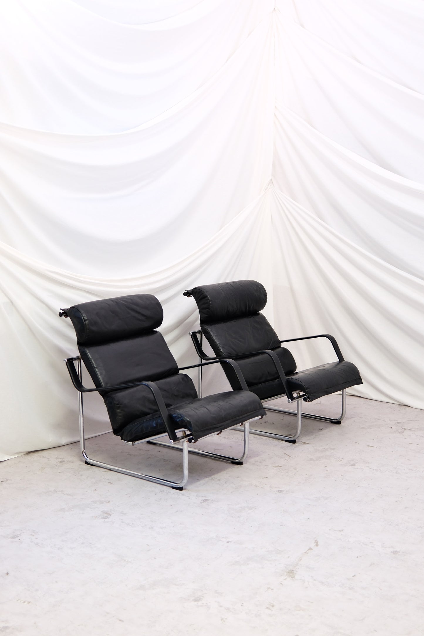 Yrjö Kukkapuro Remmi armchairs in Black Leather - Haimi 1970s