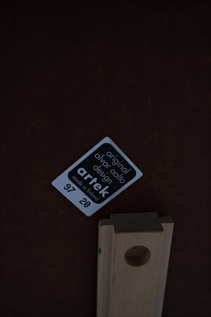 알바 알토의 아르텍 대형 드롭 리프 테이블