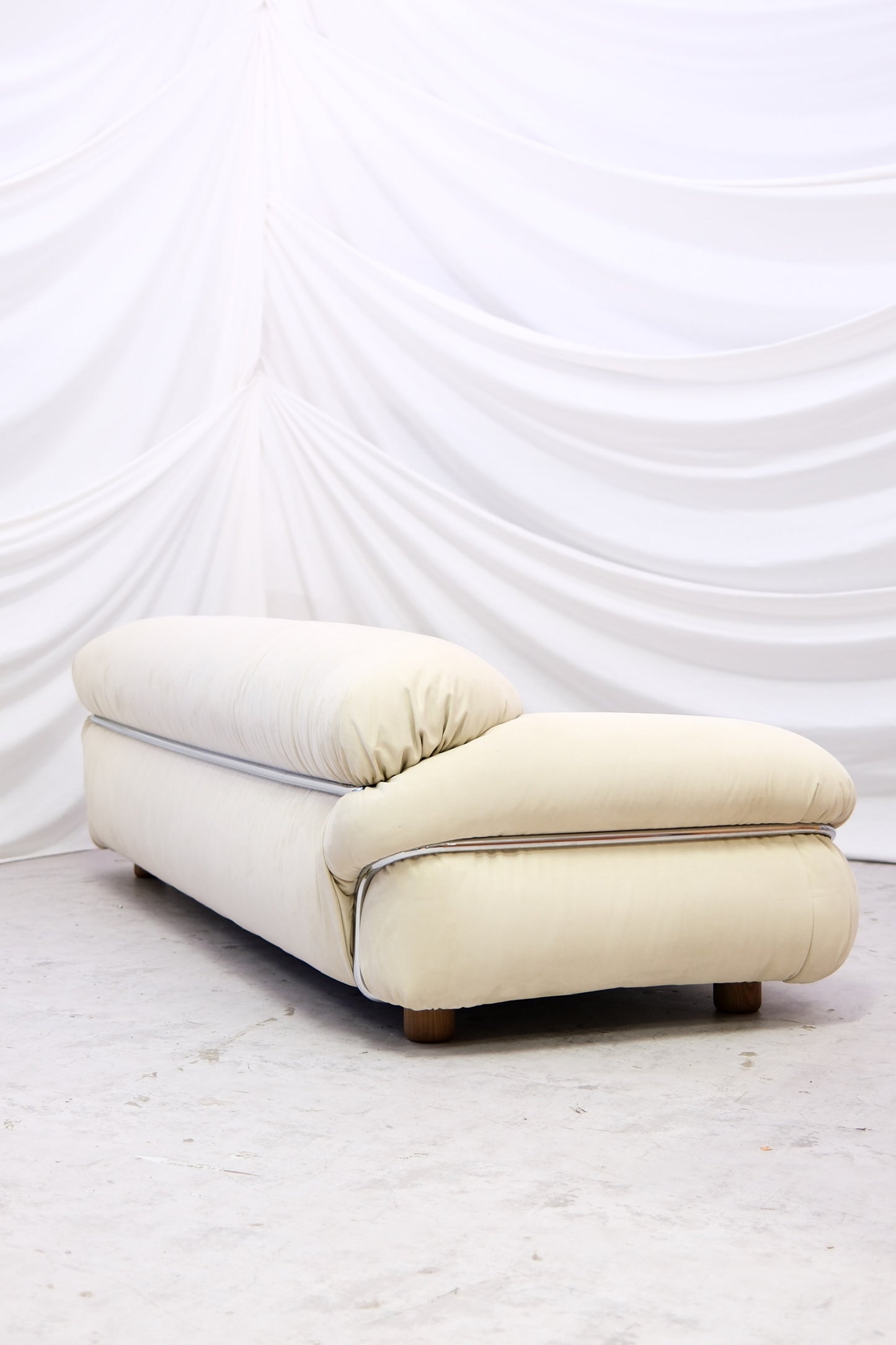 Gianfranco Frattini Sesann 3-seater Sofa - Tacchini - Cream Alcantara