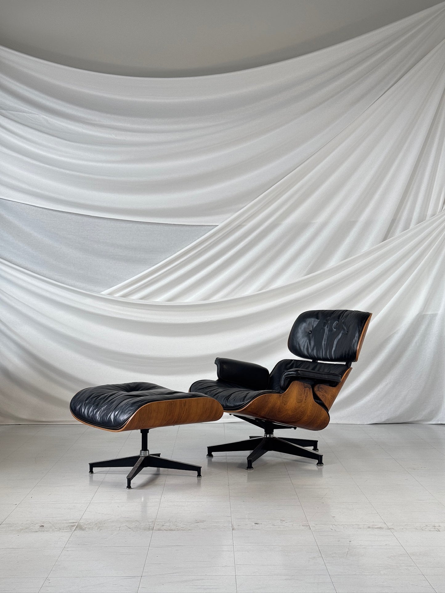 Herman Miller Eames Lounge Chair & Ottoman in Rosewood and Black Leather – USA, 1960s
