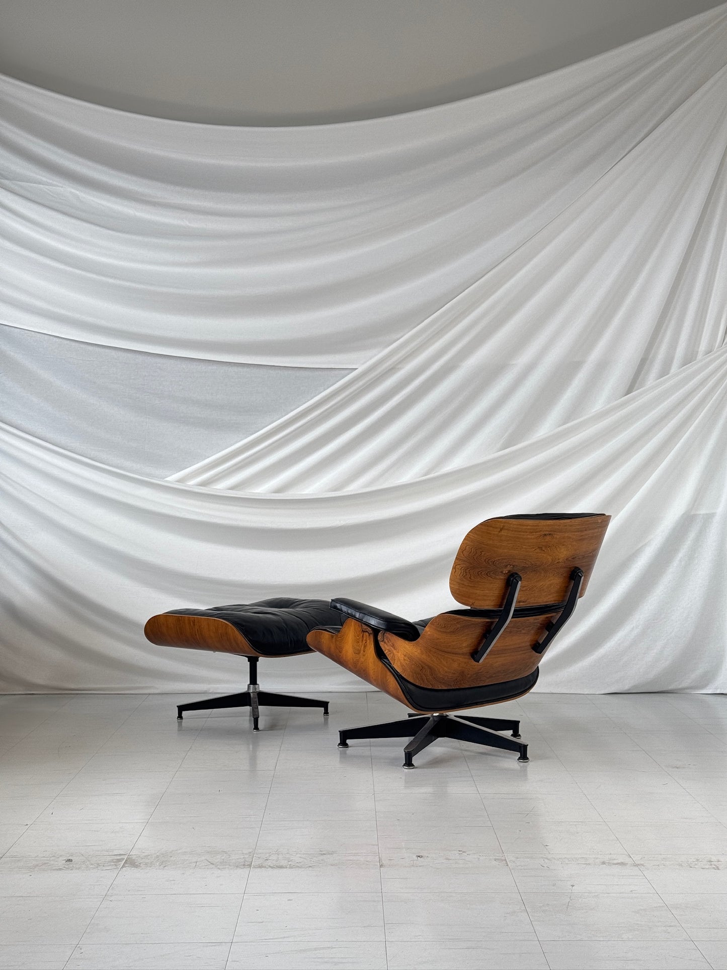 Herman Miller Eames Lounge Chair & Ottoman in Rosewood and Black Leather – USA, 1960s