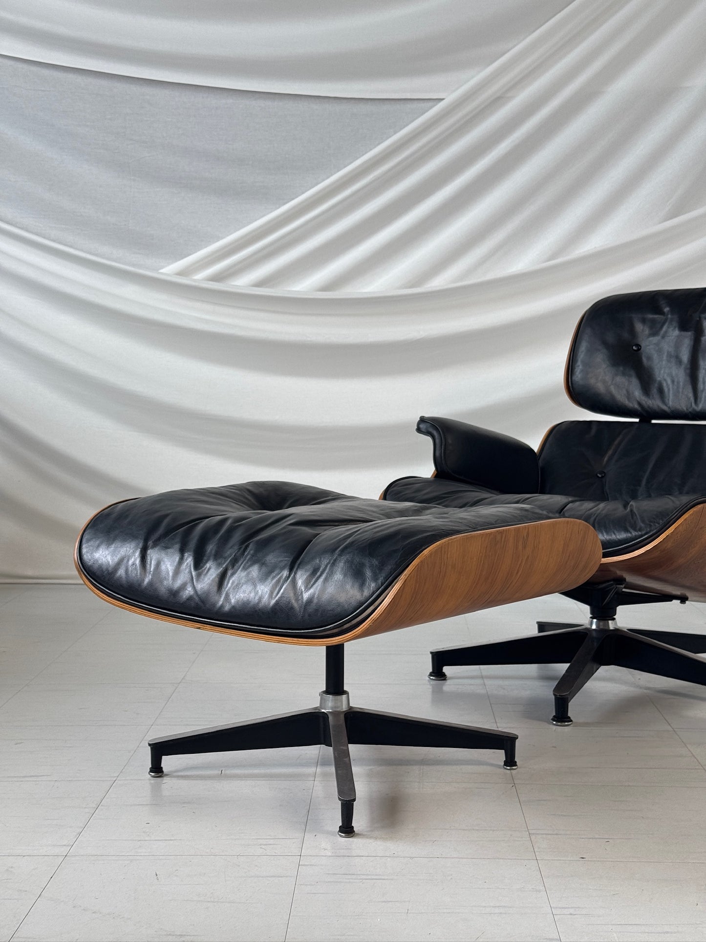 Herman Miller Eames Lounge Chair & Ottoman in Rosewood and Black Leather – USA, 1960s