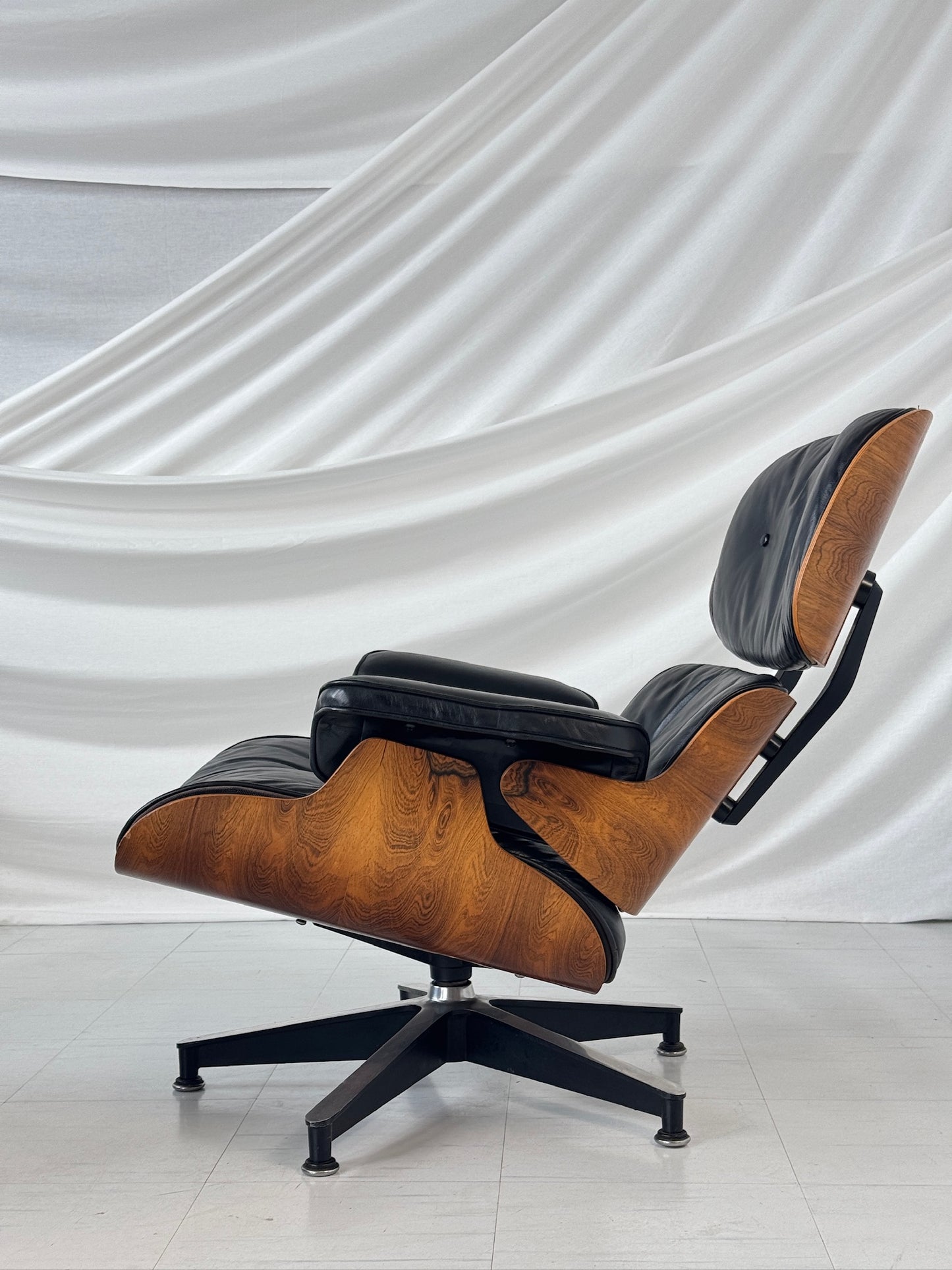 Herman Miller Eames Lounge Chair & Ottoman in Rosewood and Black Leather – USA, 1960s